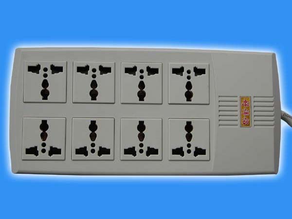 第二代“大伴侣”电源净化器插座