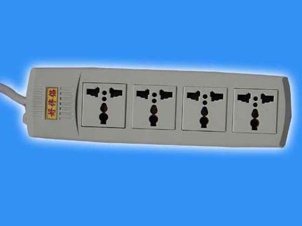 第二代“中伴侣”电源净化器插座